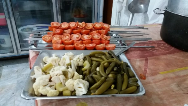 در آستانه روز دانشجو در محوطه سرای دانشجویی برگزار شد: نشست صمیمی دانشجویان با سرپرست پردیس، سرو شام و خاطره گویی 3