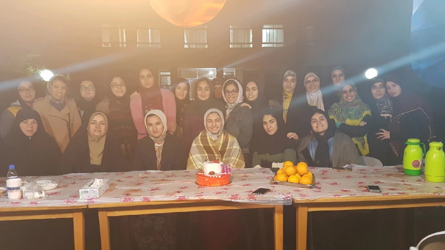 در آستانه روز دانشجو در محوطه سرای دانشجویی برگزار شد: نشست صمیمی دانشجویان با سرپرست پردیس، سرو شام و خاطره گویی 9