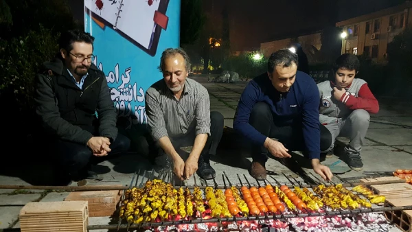 در آستانه روز دانشجو در محوطه سرای دانشجویی برگزار شد: نشست صمیمی دانشجویان با سرپرست پردیس، سرو شام و خاطره گویی 11