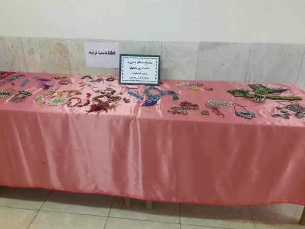برگزاری نمایشگاه صنایع دستی (زیورآلات) به مناسبت روز دانشجو 2