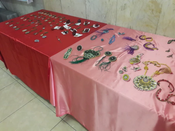 برگزاری نمایشگاه صنایع دستی (زیورآلات) به مناسبت روز دانشجو 4