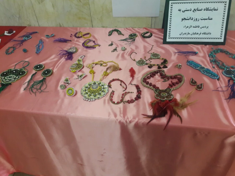 برگزاری نمایشگاه صنایع دستی (زیورآلات) به مناسبت روز دانشجو 5