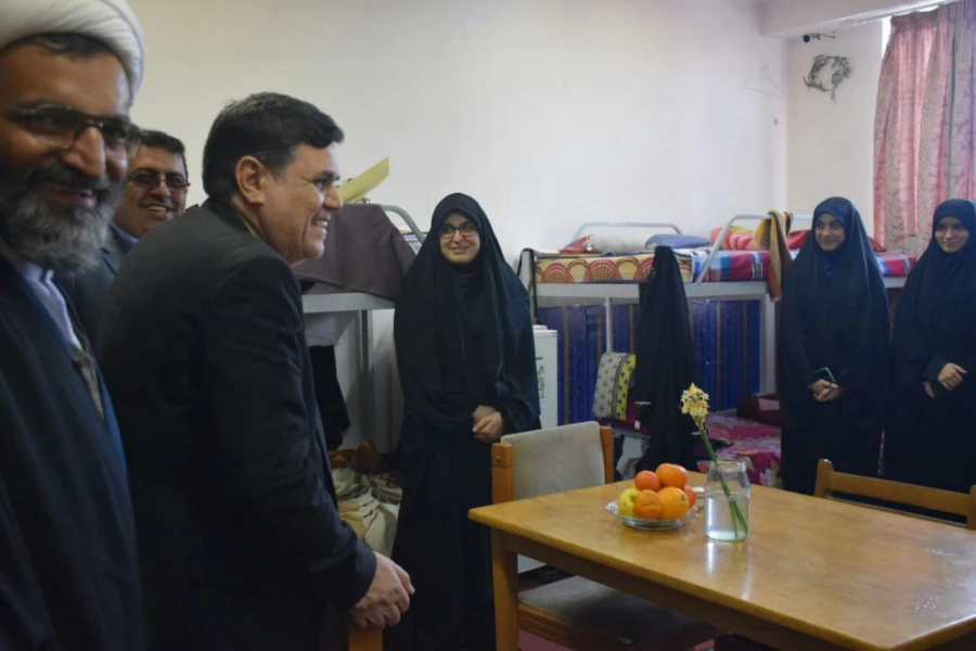 حضور آقای دکتر خنیفر در پردیس و بازدید از ساختمان آموزشی و سرای دانشجویی 21