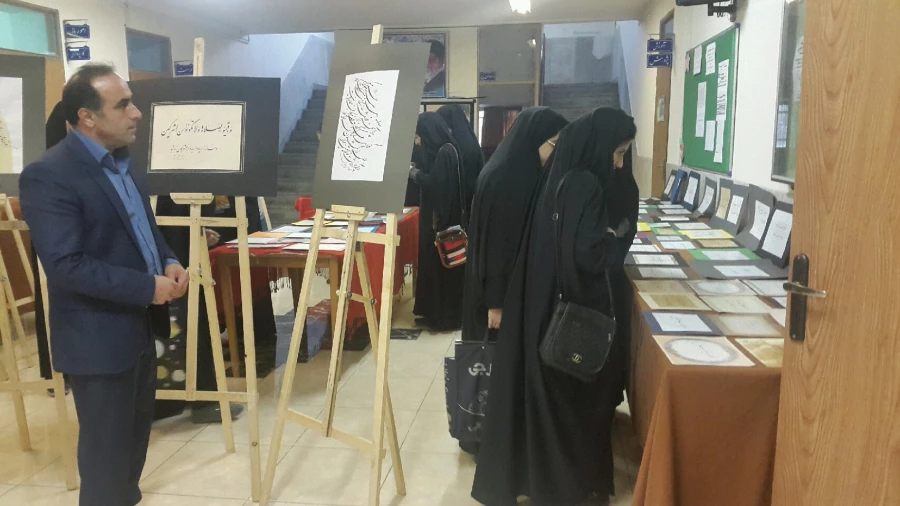 برگزاری نمایشگاه خط و هنرهای دستی دانشجویان 10