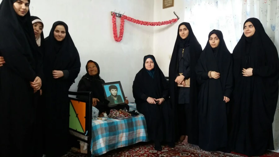 تکریم خانواده شهید فرامرز عرب در آستانه سالروز حماسه 9 دی، روز بصیرت و میثاق امت با ولایت 4