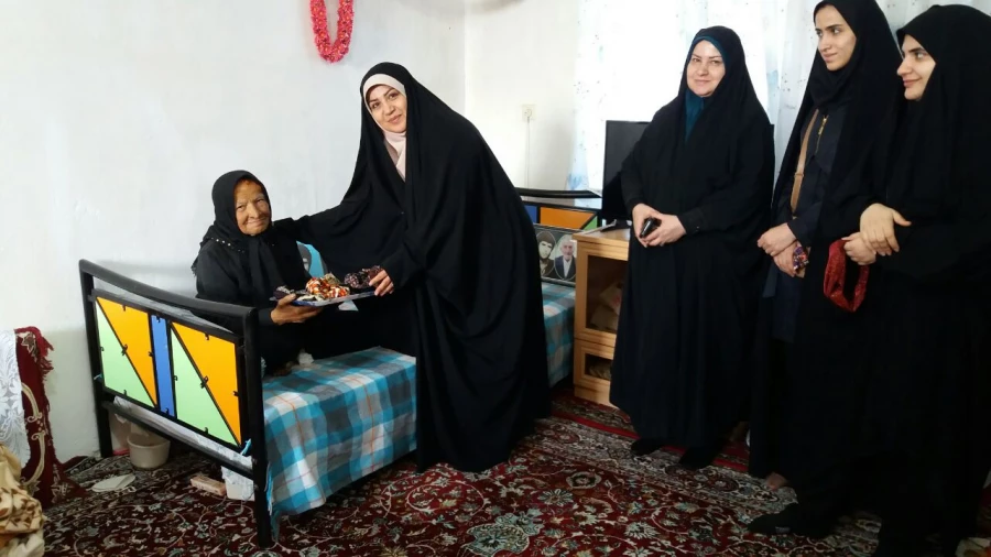 تکریم خانواده شهید فرامرز عرب در آستانه سالروز حماسه 9 دی، روز بصیرت و میثاق امت با ولایت 6