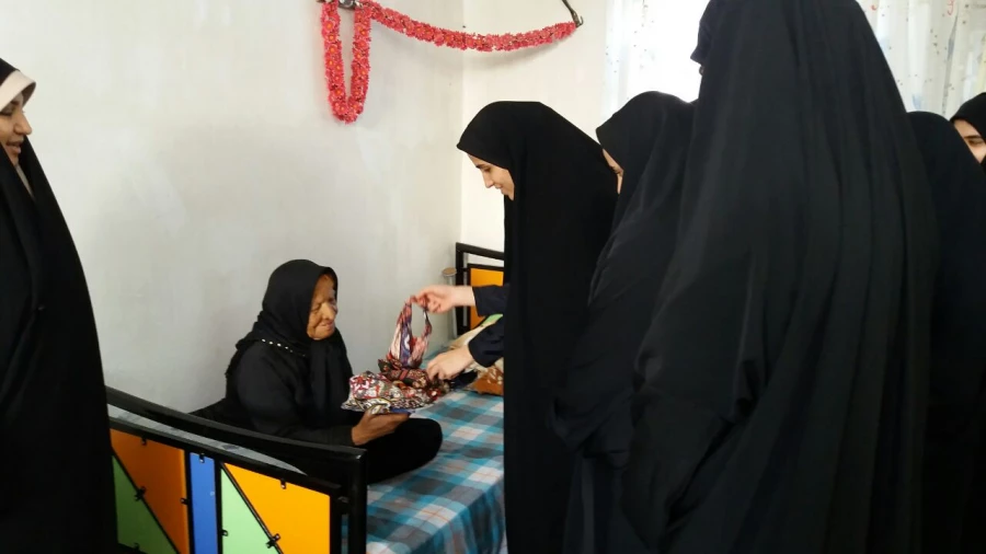 تکریم خانواده شهید فرامرز عرب در آستانه سالروز حماسه 9 دی، روز بصیرت و میثاق امت با ولایت 13