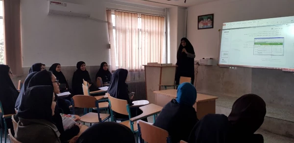 برگزاری کارگاه مقاله نویسی تحت عنوان « مسئله یابی و آشنایی با پایگاه های نمایه کننده ی ایرانی و خارجی»توسط اعضای هیات علمی پردیس 4