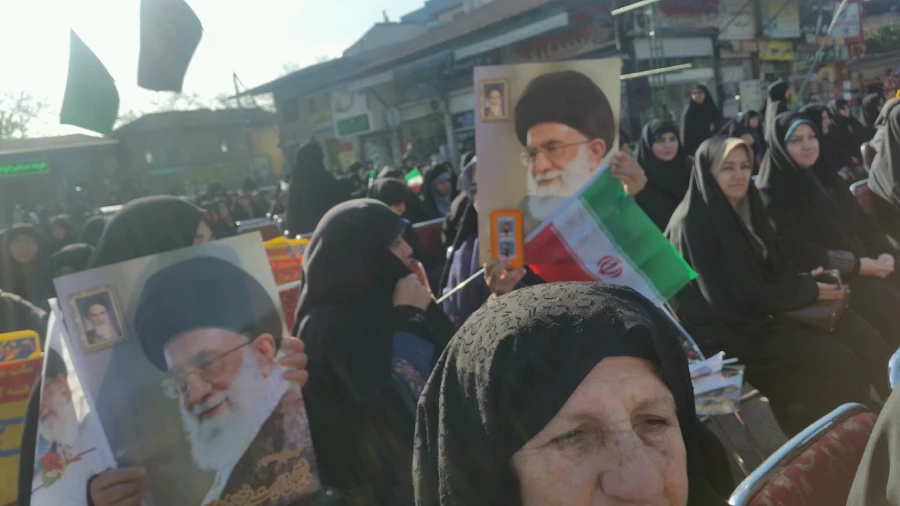 حضور مسئولین و دانشجویان پردیس در راهپیمایی سالروز حماسه 9 دی  8