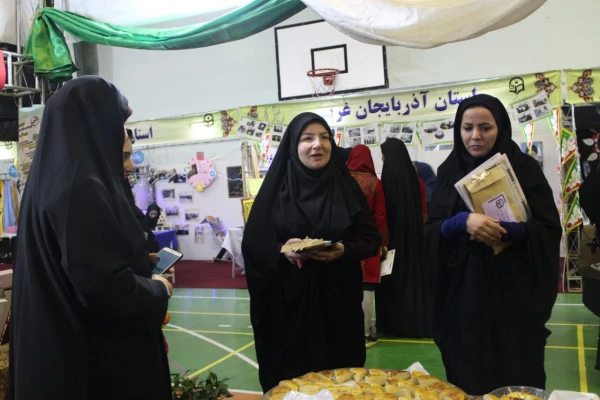 بازدید مدیرکل امور امور اجتماعی دانشگاه فرهنگیان از غرفه مازندران در جشنواره رویش 9