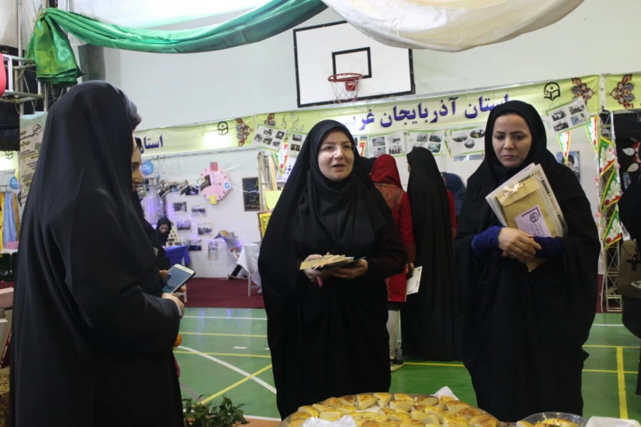 بازدید مدیرکل امور امور اجتماعی دانشگاه فرهنگیان از غرفه مازندران در جشنواره رویش 9