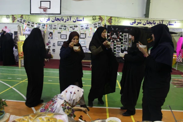 بازدید مدیرکل امور امور اجتماعی دانشگاه فرهنگیان از غرفه مازندران در جشنواره رویش 10