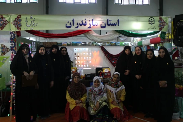 بازدید مدیرکل امور امور اجتماعی دانشگاه فرهنگیان از غرفه مازندران در جشنواره رویش 11