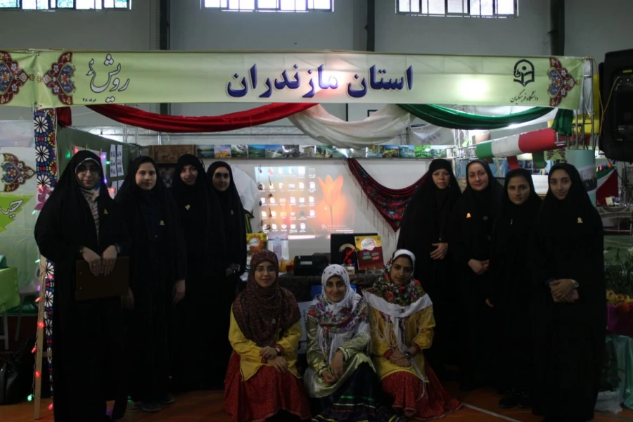 بازدید مدیرکل امور امور اجتماعی دانشگاه فرهنگیان از غرفه مازندران در جشنواره رویش 11