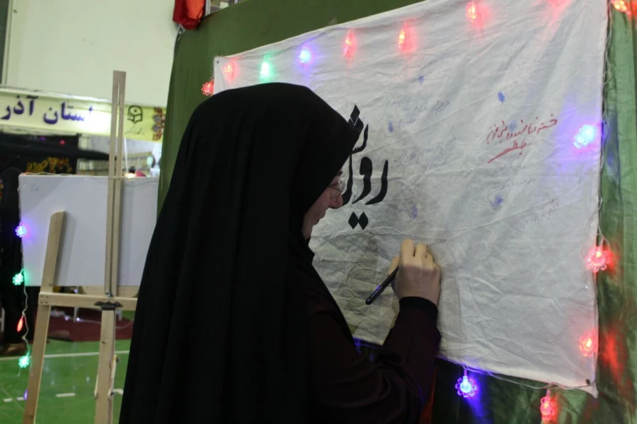 بازدید مدیرکل امور امور اجتماعی دانشگاه فرهنگیان از غرفه مازندران در جشنواره رویش 7