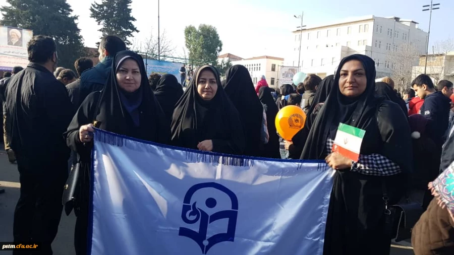 حضور جمعی از همکاران پردیس در همایش پیاده روی در نخستین روز دهه فجر در بوستان ولایت ساری 3