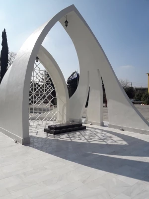 مساعدت شهرداری منطقه 2 شهرستان ساری در تکمیل پروژه یادمان شهید گمنام پردیس 3