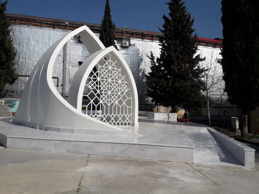 مساعدت شهرداری منطقه 2 شهرستان ساری در تکمیل پروژه یادمان شهید گمنام پردیس 5