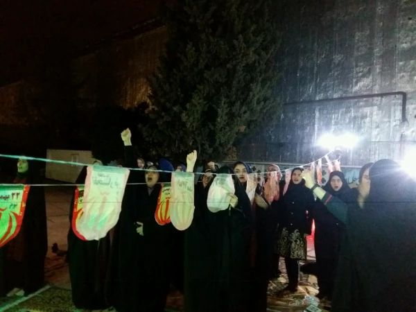 ادای احترام مسئولین پردیس و دانشجومعلمان به شهید گمنام پردیس و برگزاری مراسم زیارت عاشورا در جوار مزار آن شهید خوشنام 3