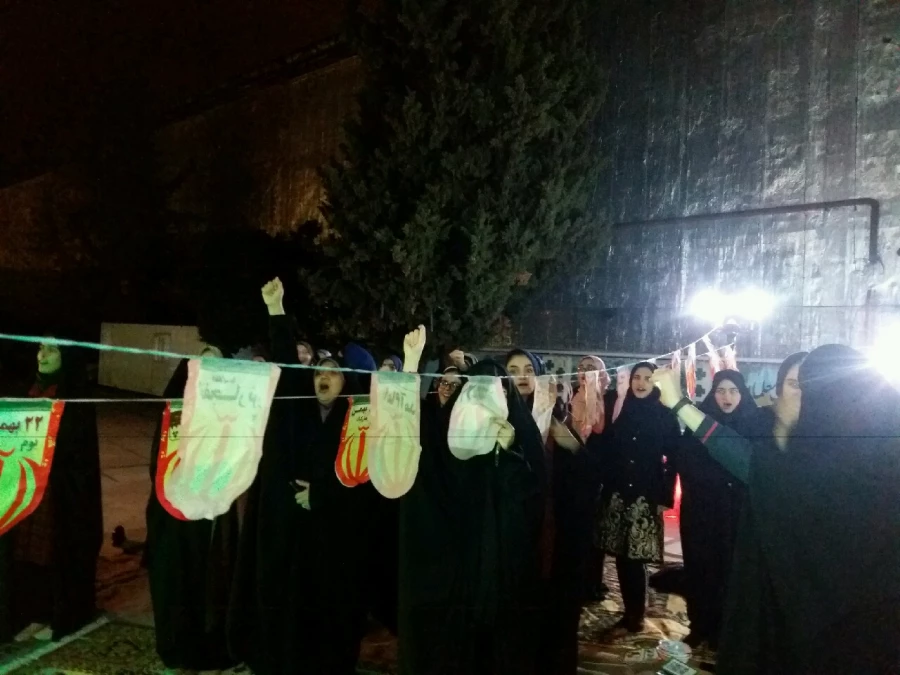 ادای احترام مسئولین پردیس و دانشجومعلمان به شهید گمنام پردیس و برگزاری مراسم زیارت عاشورا در جوار مزار آن شهید خوشنام 3