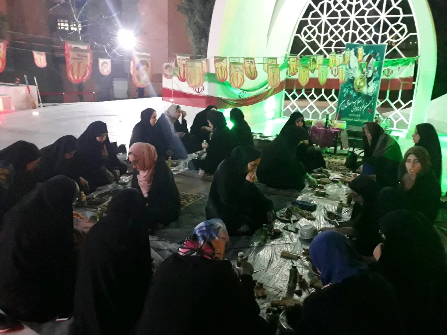 ادای احترام مسئولین پردیس و دانشجومعلمان به شهید گمنام پردیس و برگزاری مراسم زیارت عاشورا در جوار مزار آن شهید خوشنام 4