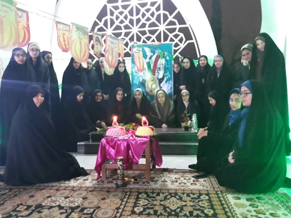 ادای احترام مسئولین پردیس و دانشجومعلمان به شهید گمنام پردیس و برگزاری مراسم زیارت عاشورا در جوار مزار آن شهید خوشنام 6
