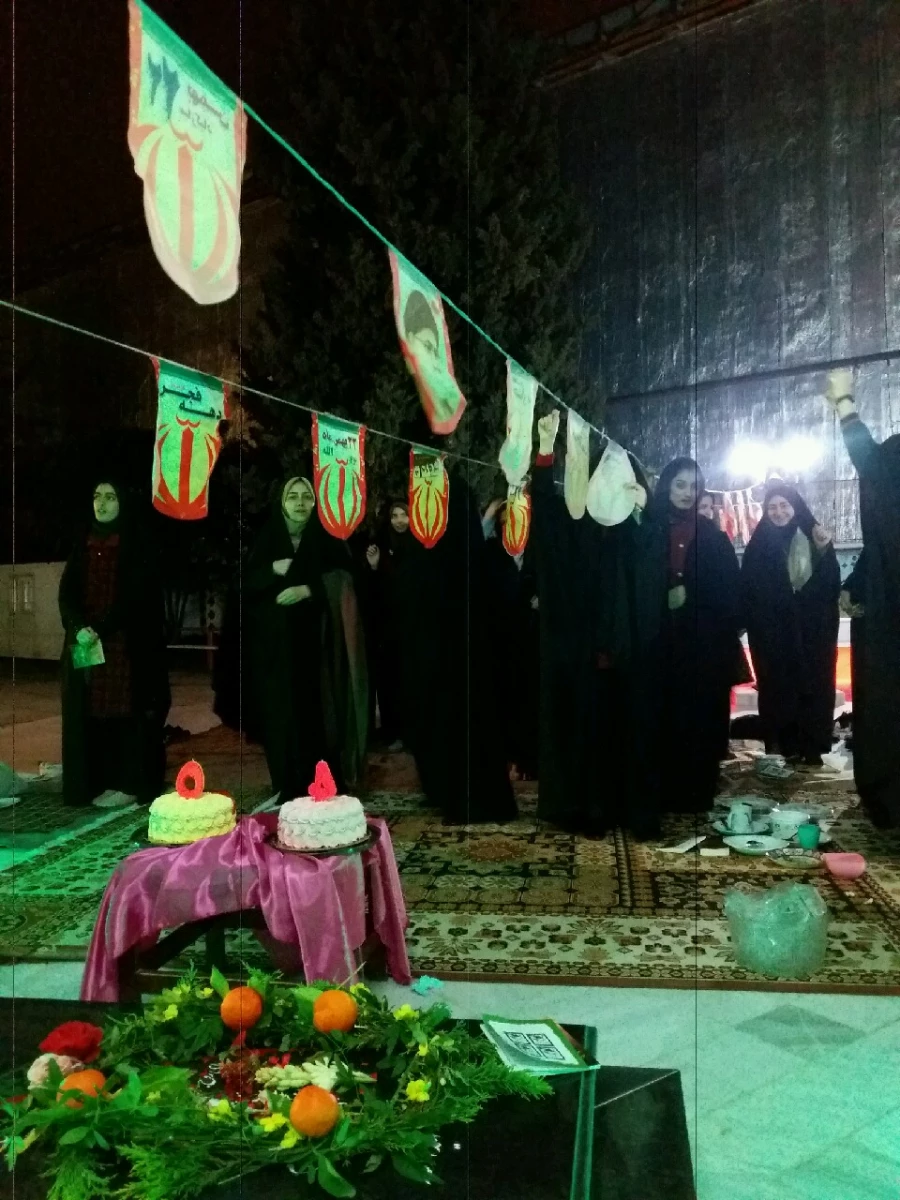 ادای احترام مسئولین پردیس و دانشجومعلمان به شهید گمنام پردیس و برگزاری مراسم زیارت عاشورا در جوار مزار آن شهید خوشنام 8