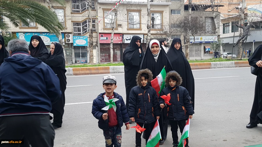 حضور مسئولین، همکاران و دانشجویان پردیس در راهپیمایی 22 بهمن و  فعالیت های غرفه دانشگاه به روایت تصویر 8