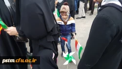حضور مسئولین، همکاران و دانشجویان پردیس در راهپیمایی 22 بهمن و  فعالیت های غرفه دانشگاه به روایت تصویر 10