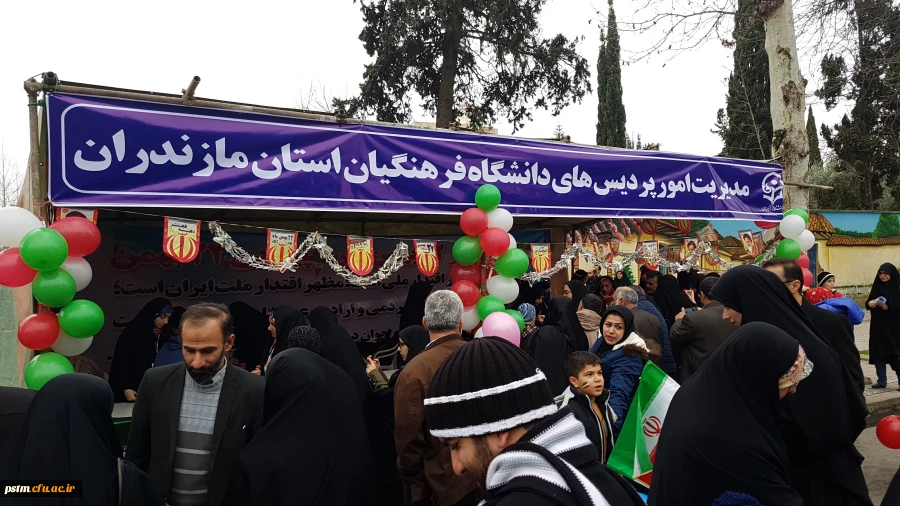 حضور مسئولین، همکاران و دانشجویان پردیس در راهپیمایی 22 بهمن و  فعالیت های غرفه دانشگاه به روایت تصویر 11