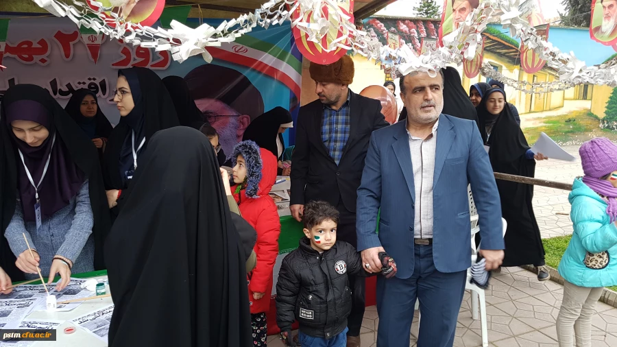 حضور مسئولین، همکاران و دانشجویان پردیس در راهپیمایی 22 بهمن و  فعالیت های غرفه دانشگاه به روایت تصویر 12