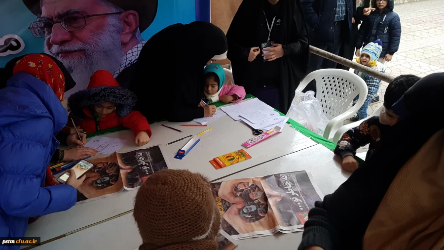 حضور مسئولین، همکاران و دانشجویان پردیس در راهپیمایی 22 بهمن و  فعالیت های غرفه دانشگاه به روایت تصویر 15