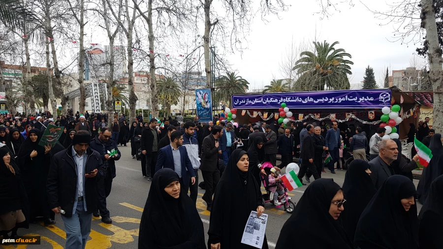 حضور مسئولین، همکاران و دانشجویان پردیس در راهپیمایی 22 بهمن و  فعالیت های غرفه دانشگاه به روایت تصویر 17