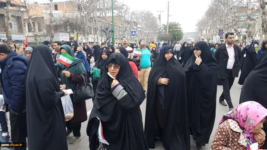 حضور مسئولین، همکاران و دانشجویان پردیس در راهپیمایی 22 بهمن و  فعالیت های غرفه دانشگاه به روایت تصویر 20