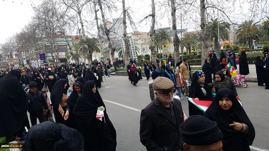 حضور مسئولین، همکاران و دانشجویان پردیس در راهپیمایی 22 بهمن و  فعالیت های غرفه دانشگاه به روایت تصویر 21