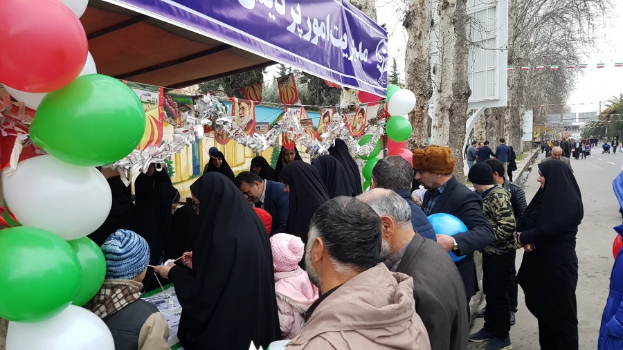 حضور مسئولین، اساتید و دانشجویان پردیس در راهپیمایی چهلمین سالگرد پیروزی انقلاب اسلامی و غرفه دانشگاه به روایت تصویر 9