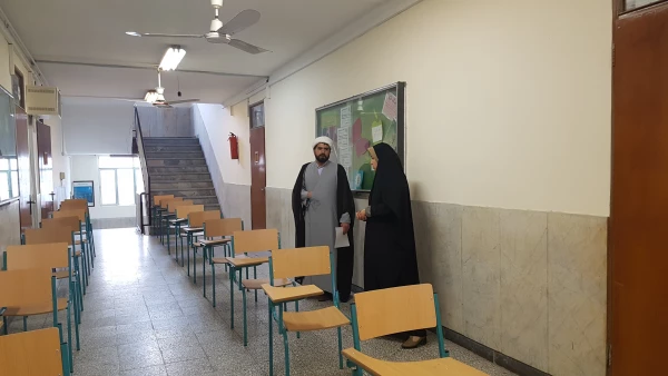 حضور نماینده موسسه جامعه الزهرا (س) قم در پردیس و بازدید ایشان از محل برگزاری آزمون روز جمعه 10 اسفند 2