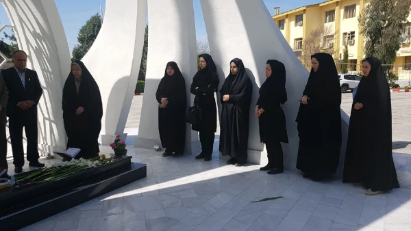 به مناسبت روز بزرگداشت شهدا برگزار شد: غبارروبی مزار شهیدگمنام پردیس با حضور مدیرکل نوسازی و تجهیزمدارس استان و همکاران  4