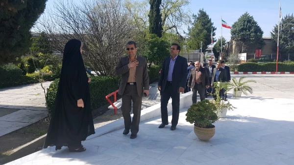 به مناسبت روز بزرگداشت شهدا برگزار شد: غبارروبی مزار شهیدگمنام پردیس با حضور مدیرکل نوسازی و تجهیزمدارس استان و همکاران  7