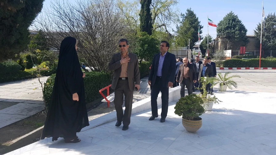 به مناسبت روز بزرگداشت شهدا برگزار شد: غبارروبی مزار شهیدگمنام پردیس با حضور مدیرکل نوسازی و تجهیزمدارس استان و همکاران  7