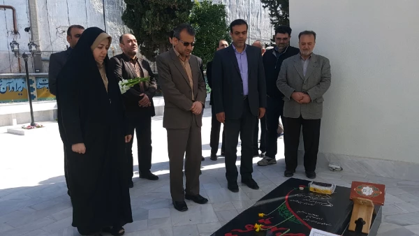 به مناسبت روز بزرگداشت شهدا برگزار شد: غبارروبی مزار شهیدگمنام پردیس با حضور مدیرکل نوسازی و تجهیزمدارس استان و همکاران  12