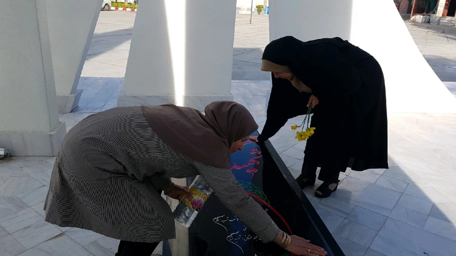 به مناسبت روز بزرگداشت شهدا برگزار شد: غبارروبی مزار شهیدگمنام پردیس با حضور مدیرکل نوسازی و تجهیزمدارس استان و همکاران  15