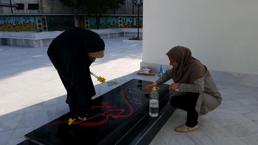 به مناسبت روز بزرگداشت شهدا برگزار شد: غبارروبی مزار شهیدگمنام پردیس با حضور مدیرکل نوسازی و تجهیزمدارس استان و همکاران  14