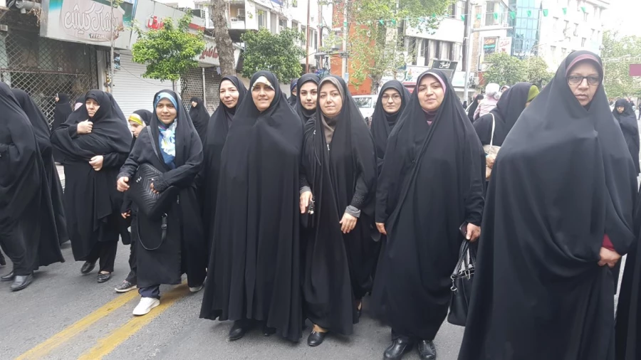 حضور مسئولین و دانشجویان پردیس در راهپیمایی 23 فروردین در حمایت از سپاه پاسداران انقلاب اسلامی 4