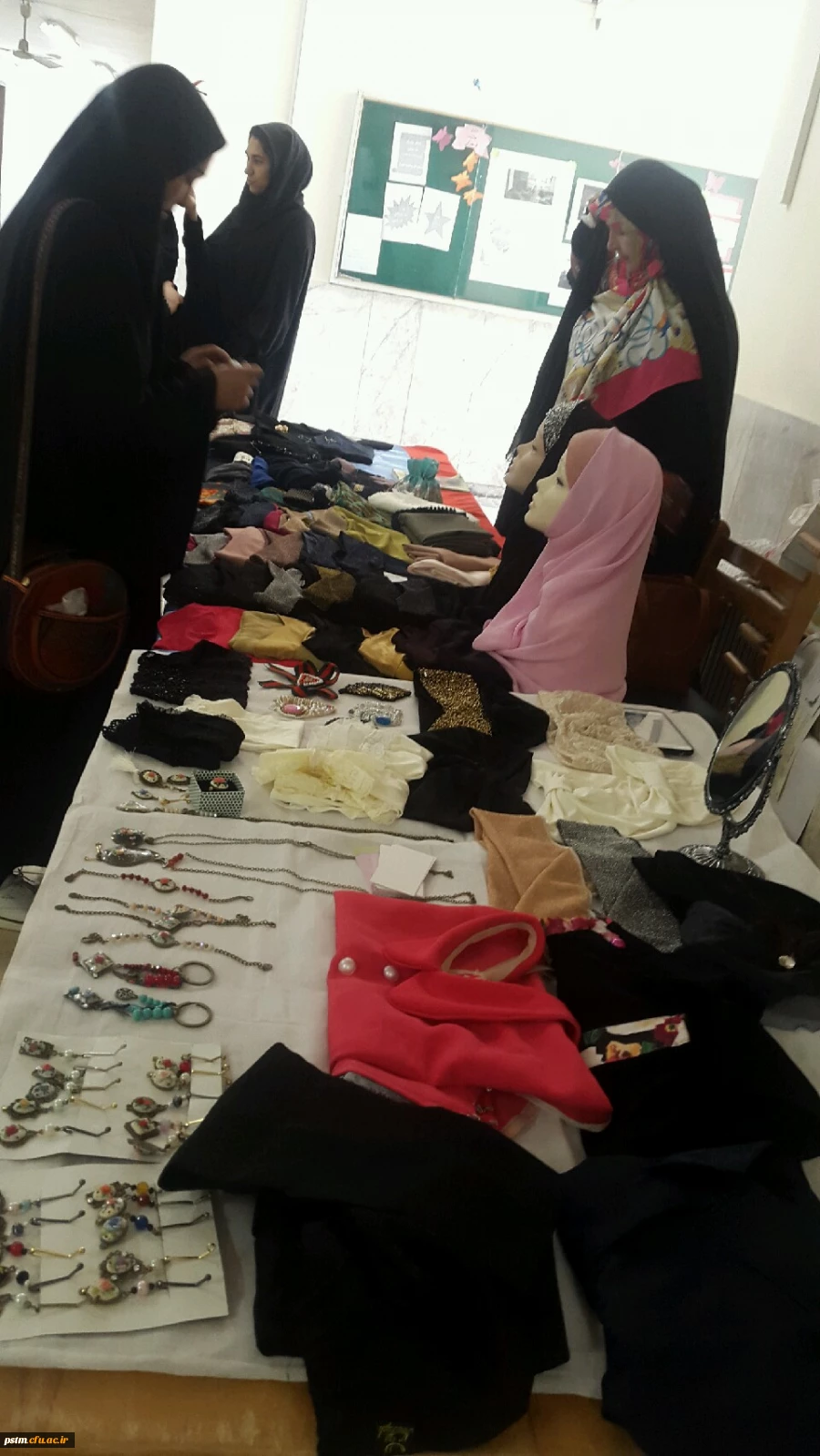 برگزاری نمایشگاه دستاوردها و تولیدات فرهنگی و اجتماعی با رویکرد قرآن و عترت 7