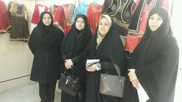 بازدید مسئولین و همکاران پردیس از نمایشگاه دومین جشنواره استانی مد و لباس ایرانی 4