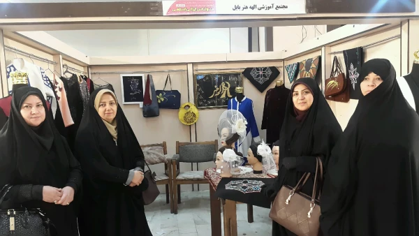 بازدید مسئولین و همکاران پردیس از نمایشگاه دومین جشنواره استانی مد و لباس ایرانی 5