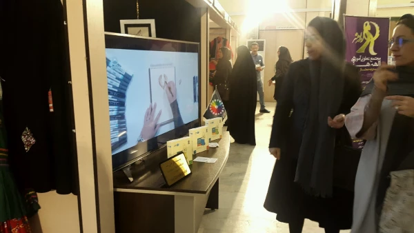 بازدید مسئولین و همکاران پردیس از نمایشگاه دومین جشنواره استانی مد و لباس ایرانی 7