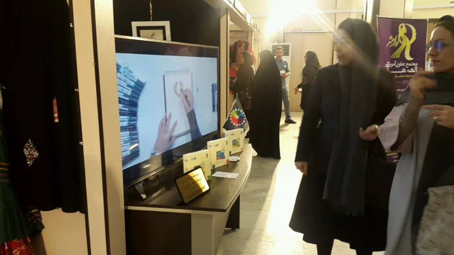 بازدید مسئولین و همکاران پردیس از نمایشگاه دومین جشنواره استانی مد و لباس ایرانی 7