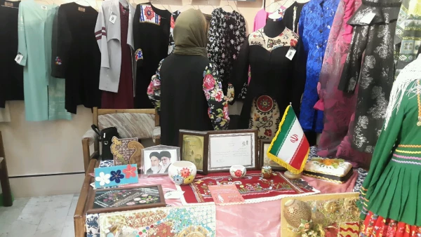 بازدید مسئولین و همکاران پردیس از نمایشگاه دومین جشنواره استانی مد و لباس ایرانی 8